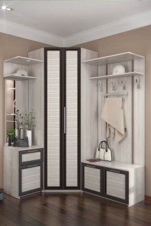 Λευκή οροφή στο διάδρομο