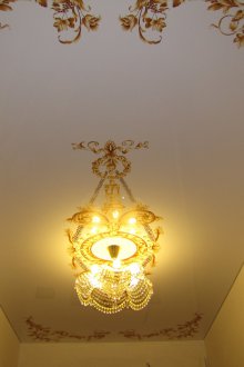 Stretch οροφή με εκτύπωση φωτογραφιών στο διάδρομο