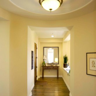 Στρογγυλή οροφή στο διάδρομο