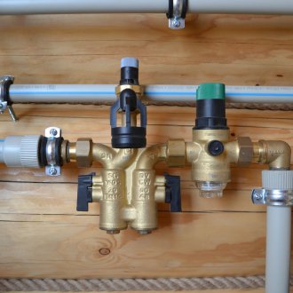 Διανομή σωλήνων για παροχή νερού στο σπίτι