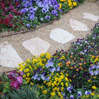 Χαλίκι μονοπάτι στον κήπο