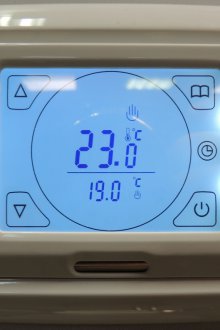 Ο θερμοστάτης αφής για την ενδοδαπέδια θέρμανση