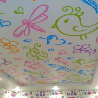 Stretch οροφή στο νηπιαγωγείο για το κορίτσι