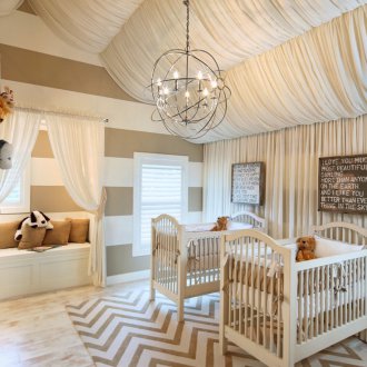 Υφάσματα στην οροφή στο νηπιαγωγείο για το κορίτσι