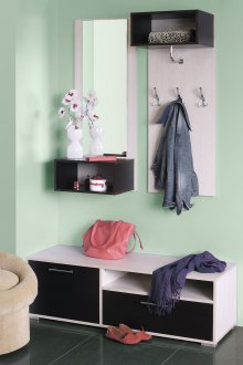 Μικρό διάδρομο με κρεμαστό κόσμημα