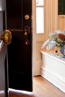 Πάγκος σε ένα μικρό διάδρομο