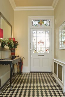 Κονσόλα τραπέζι σε ένα μικρό διάδρομο