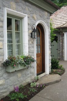 Διακόσμηση της βεράντας του σπιτιού με λουλούδια