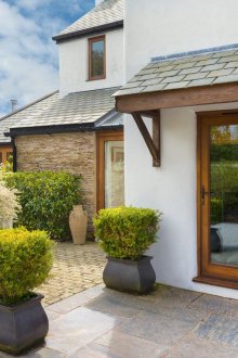 Όμορφο γείσο για βεράντα με κεραμίδι