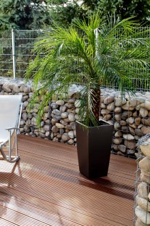 Φράχτη από πέτρες και πλέγματα