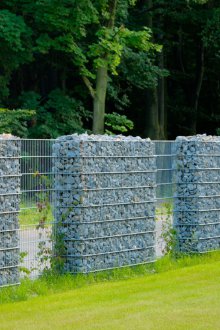 Στήλες συρματοπλέγματος