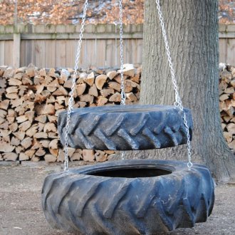 Κούνια από ελαστικά για καλοκαιρινή κατοικία