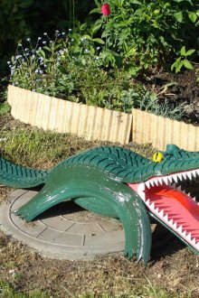 Κροκόδειλος από ελαστικά για τον κήπο