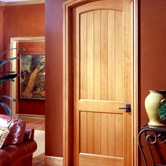 Αψιδωτή ξύλινη πόρτα