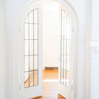 Αψιδωτή πόρτα στο σπίτι