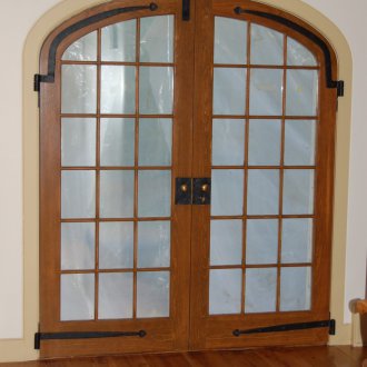 Αψιδωτή πόρτα με έθιμο στυλ