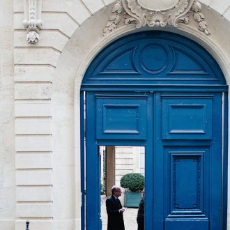 Αψιδωτή μπλε πόρτα