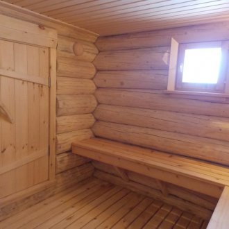 Λευκή πόρτα για το λουτρό