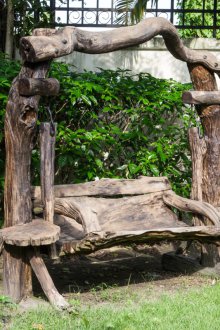 Κούνια κήπου από χτυπήματα