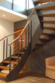 Βιδωτή στρεφόμενη σκάλα