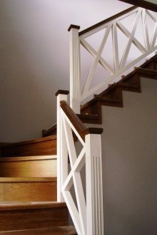 Ξύλινη σκάλα με ξύλινο στυλ