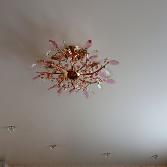 Ματ ανώτατο όριο με πολυέλαιο