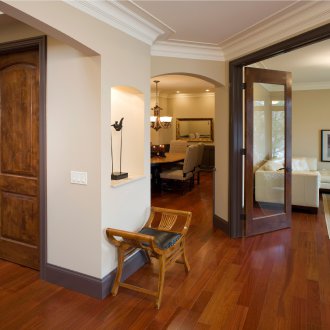 Γκρι τελειώματα πόρτας