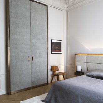 Γκρι πόρτα γραφείου