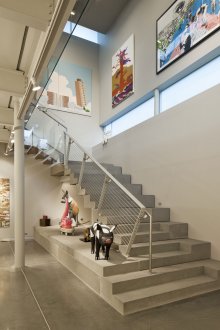 Σύγχρονη σκάλα από σκυρόδεμα