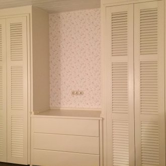 Έπιπλα με πόρτες με τρούμπα