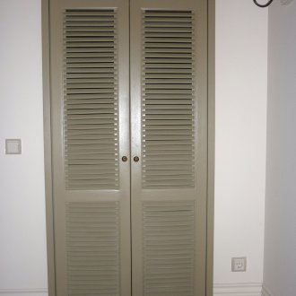 Γκρι πόρτα κλείστρου