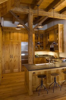 Ρουστίκ κουζίνα με μπαρ για πρωινό