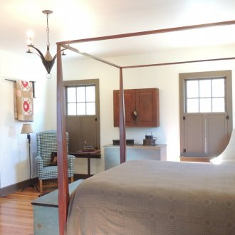 Απλή ρουστίκ κρεβατοκάμαρα