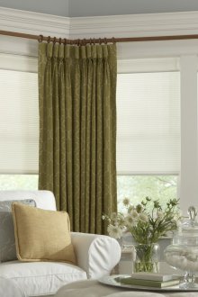 Πράσινες κουρτίνες με μοτίβο