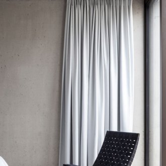 Κουρτίνες οροφής σε μεταλλικό γείσο