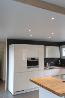 Σατινέ οροφή στην κουζίνα