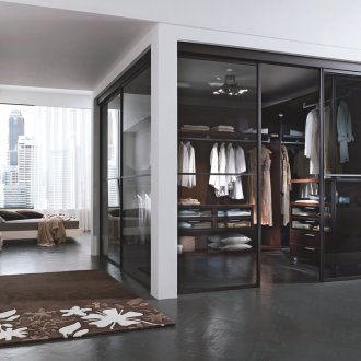 Πόρτες στο σαλόνι στο υπνοδωμάτιο