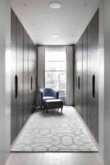 Οι πόρτες περιπλέκονται στο σαλόνι