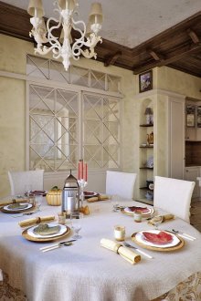 Όμορφη κουζίνα εξοχικού στυλ