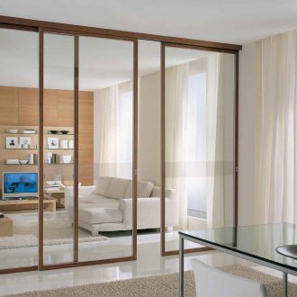 Πόρτες με αρθρωτό γυαλί