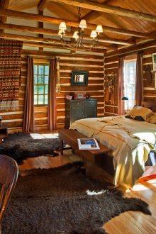 Ευρύχωρο υπνοδωμάτιο με γραφείο σε ρωσικό στιλ