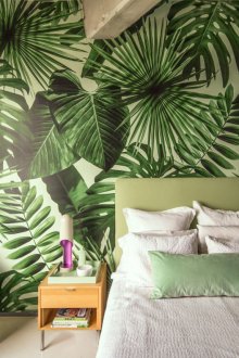 Πράσινη ταπετσαρία με την εικόνα των φύλλων στο εσωτερικό