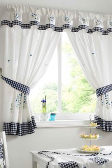 Σύντομες κουρτίνες στην κουζίνα