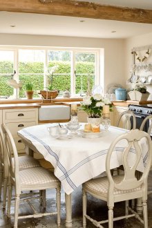 Ρουστίκ πέτρινη κουζίνα