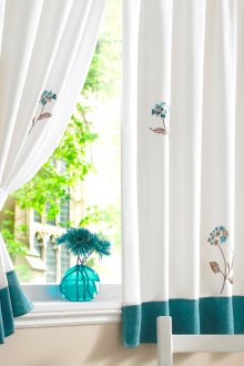 Σύντομες κεντημένες κουρτίνες