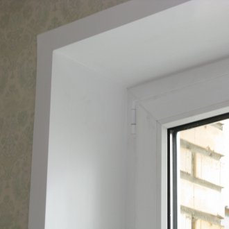 Πλάκες από πλαστικό στην πόρτα