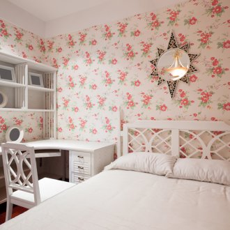 Ταπετσαρία στο στυλ της provence με κόκκινα λουλούδια