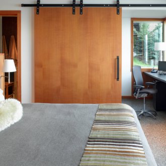 Ξύλινη πόρτα κρεβατιού