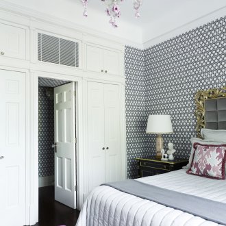 Ζωγραφισμένη πόρτα κρεβατιού