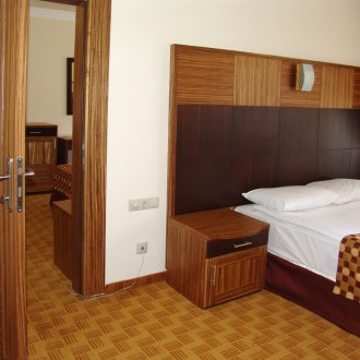 Γυαλισμένη πόρτα υπνοδωματίου